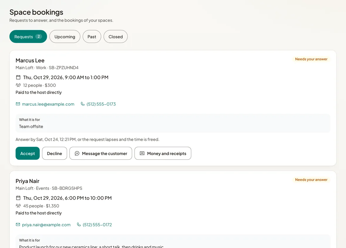 Space bookings in Holuway: requests waiting for an answer, each with its date, hours, party, price and the time left to answer.
