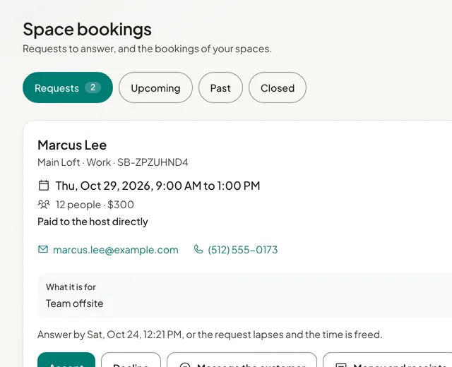 Space bookings in Holuway: requests waiting for an answer, each with its date, hours, party, price and the time left to answer.